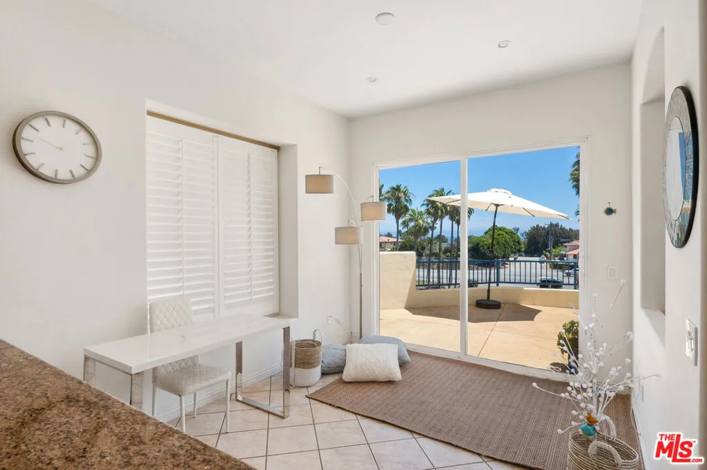 6455 Zuma View Place 117, Malibu, California 90265 home-pic-6